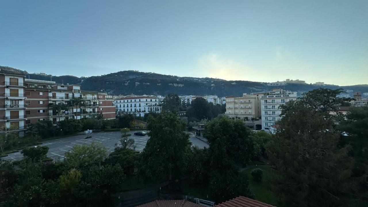 Patriziella 4 Rooms Sorrento Dış mekan fotoğraf