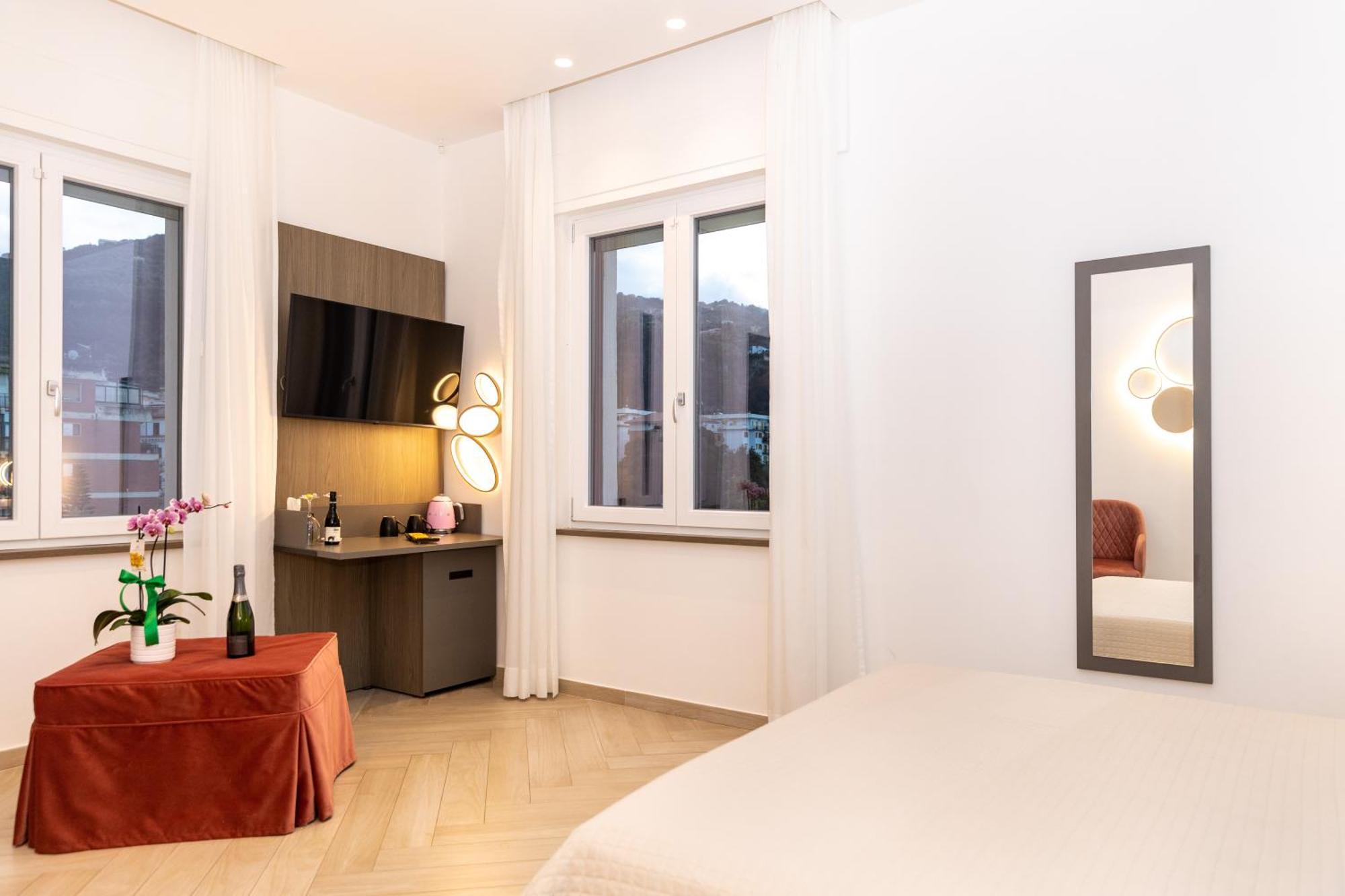 Patriziella 4 Rooms Sorrento Dış mekan fotoğraf
